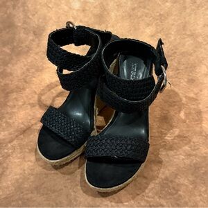 Nevada Black Platform Wedge Black Woven Strap Sandals size 6